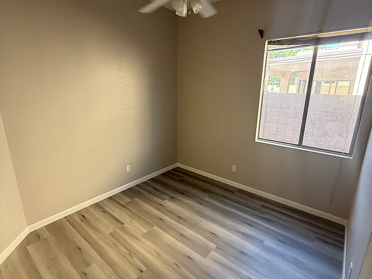 8836 W Adam Ave — Photo 11