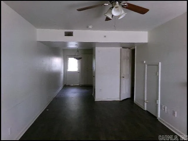 2 bed, 1.5 bath, 904 sqft, $799 — Photo 4