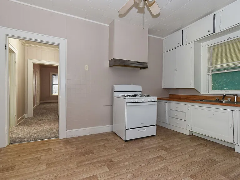 3814 Roberts St — Photo 6