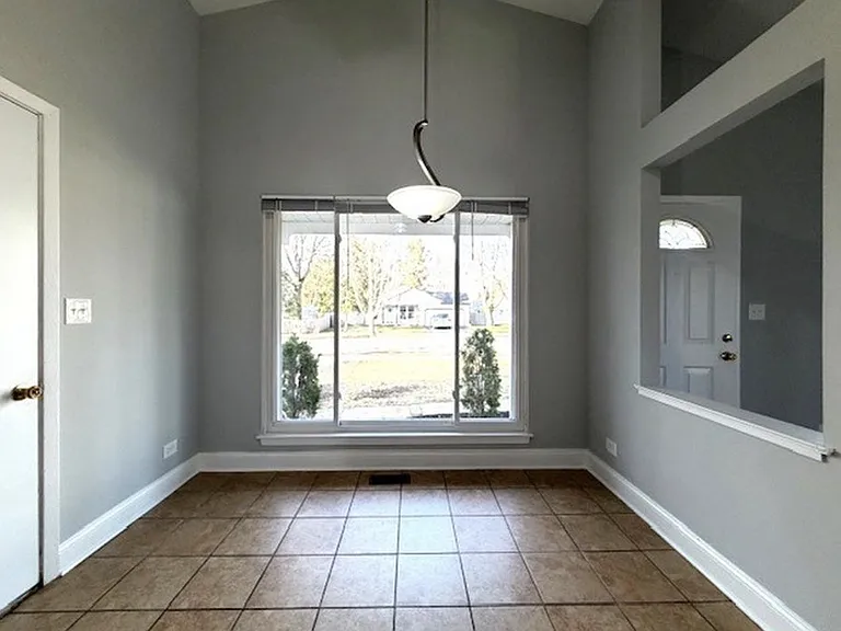 346 Danbury Dr — Photo 8