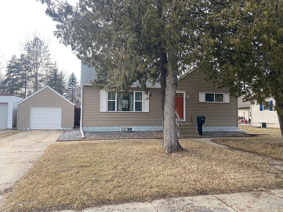 1st image of 205 6th Ave SE