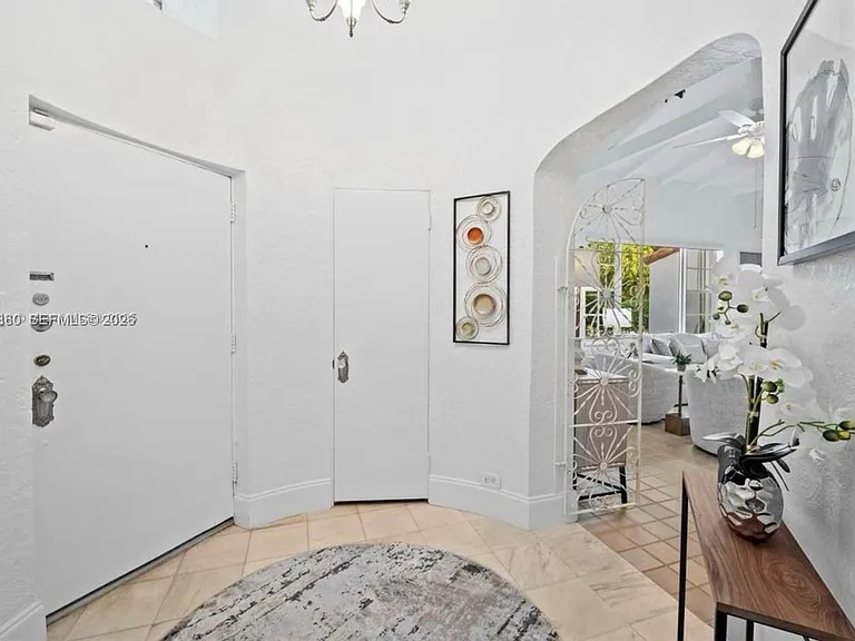 1056 Harrison St — Photo 3