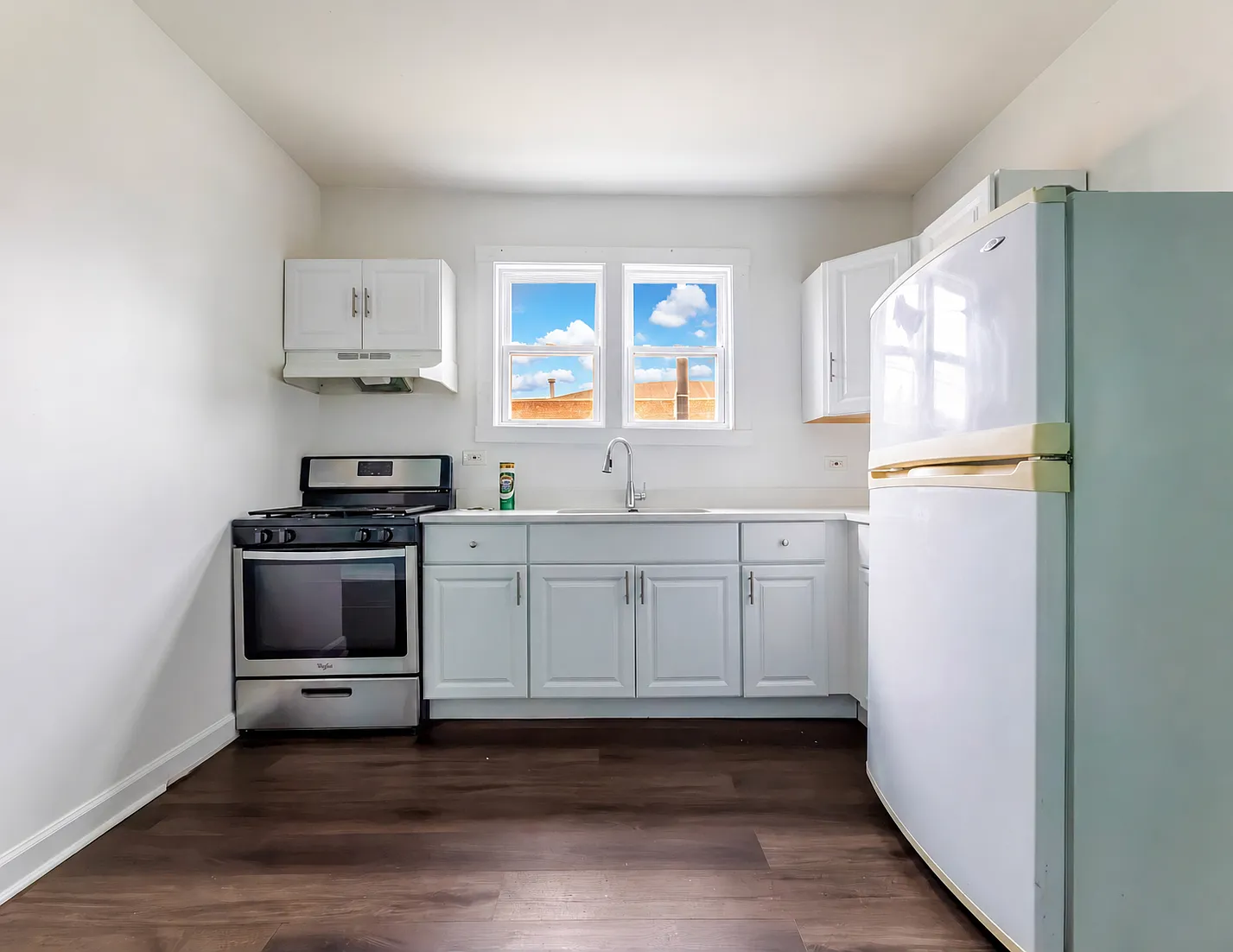 3 bed, 1600 sqft, $2,200 — Photo 3