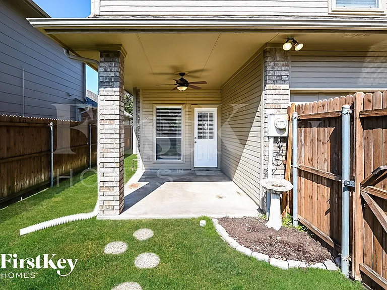 2210 Meadowstone Dr — Photo 15