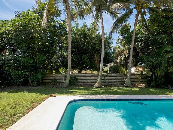 1289_nw_14_st_MLS_HID1118115_ROOMbackyar