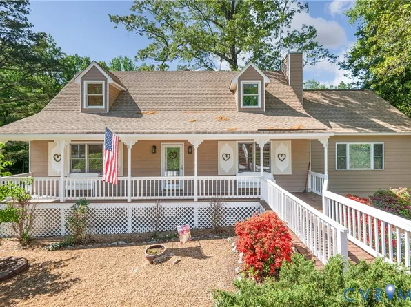 1119 Elmwood Dr, Colonial Heights, VA 23834