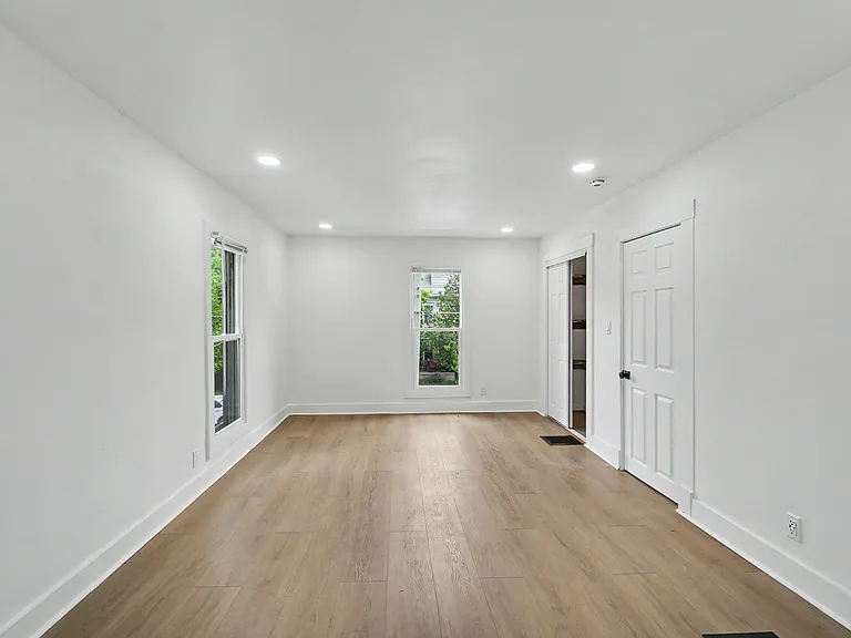 977 W Wayne St — Photo 18