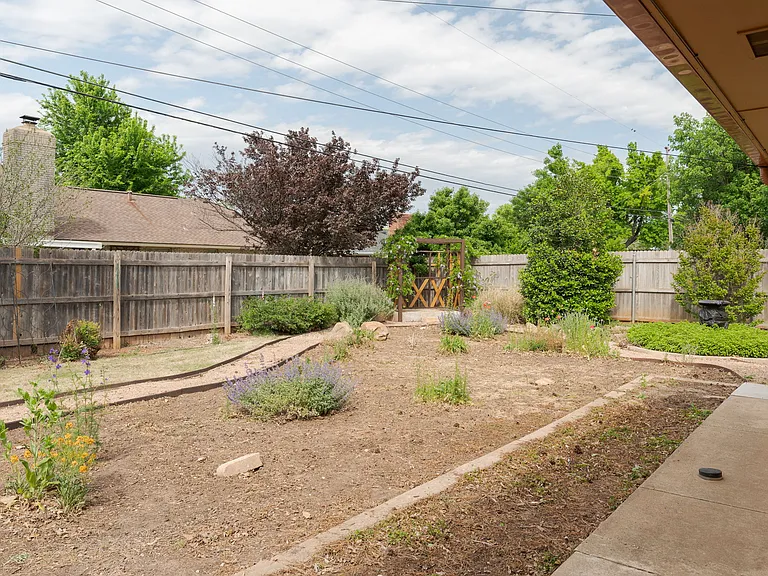 3121 Kent Dr — Photo 47