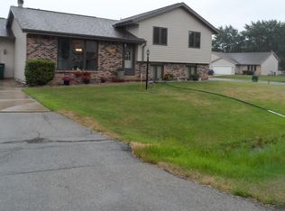 2216 Cloudview Ct, Grand Chute, WI 54914