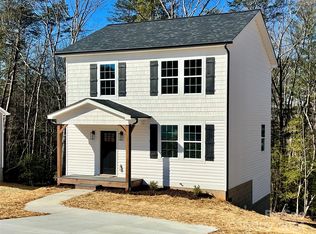 130 Hillcrest Ln, Hickory, NC 28601