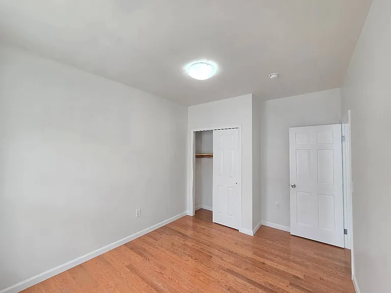 2349 E 22nd St #2F — Photo 10