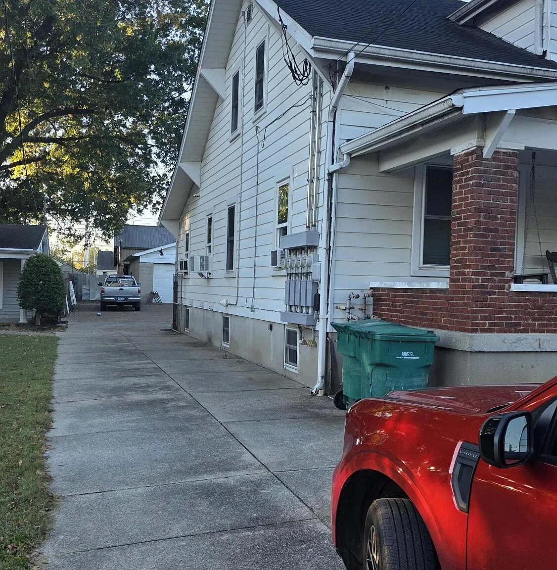 2 bed, 1.0 bath, 3982 sqft, $1,200 — Photo 2