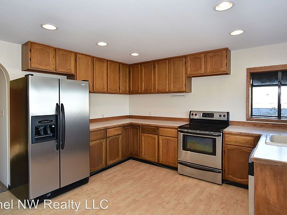 5th image of 2514 Dexter Ave N APT 1