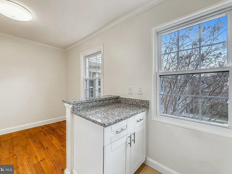 1812 W Abingdon Dr #202 — Photo 8