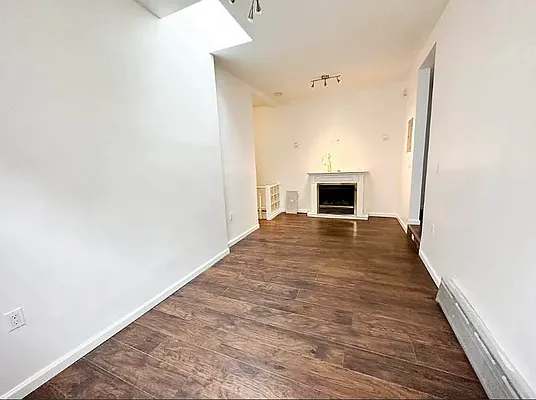 Rented by Ulas Real Estates Inc | media 27