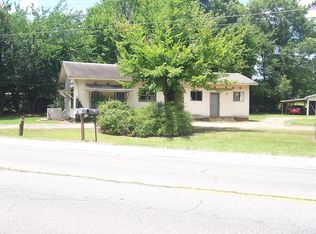 2110 E 3rd St, Hope, AR 71801