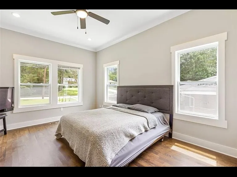 2039 Glendale Dr — Photo 20