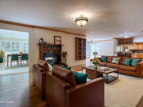 2nd image of 3825 Summer Ln