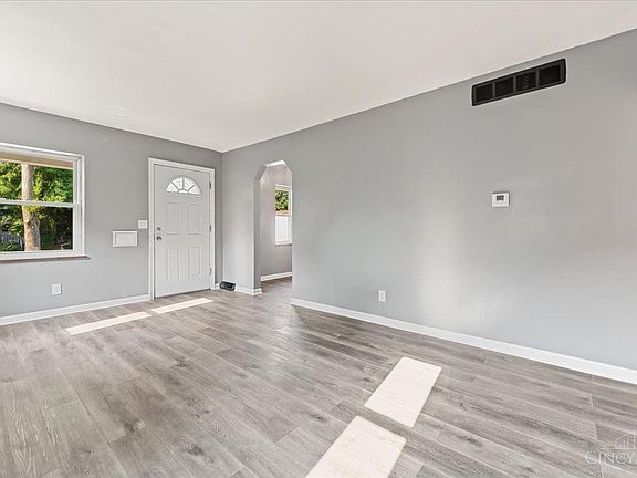 5th image of 10 Hartwell Ct