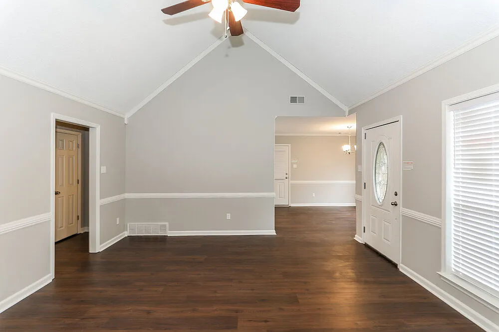 3 bed, 2.0 bath, 1300 sqft, $1,680 — Photo 4