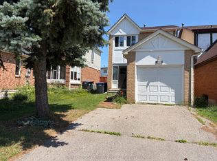 730 Queensbridge Dr, Mississauga, ON L5C3X2