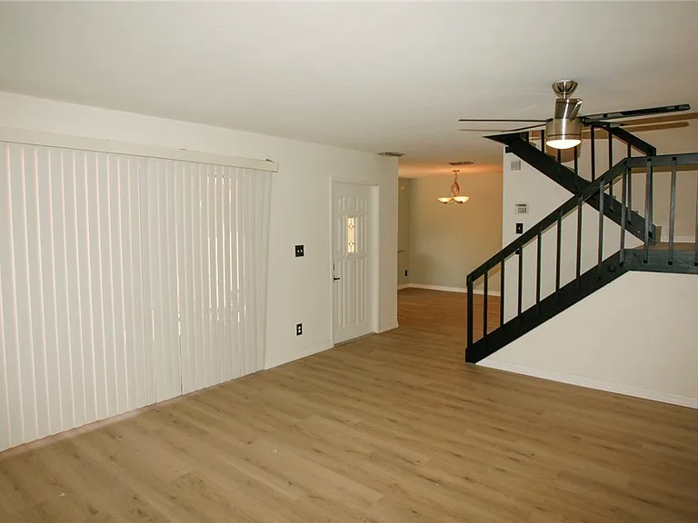 1653 Park Meadows Dr — Photo 4