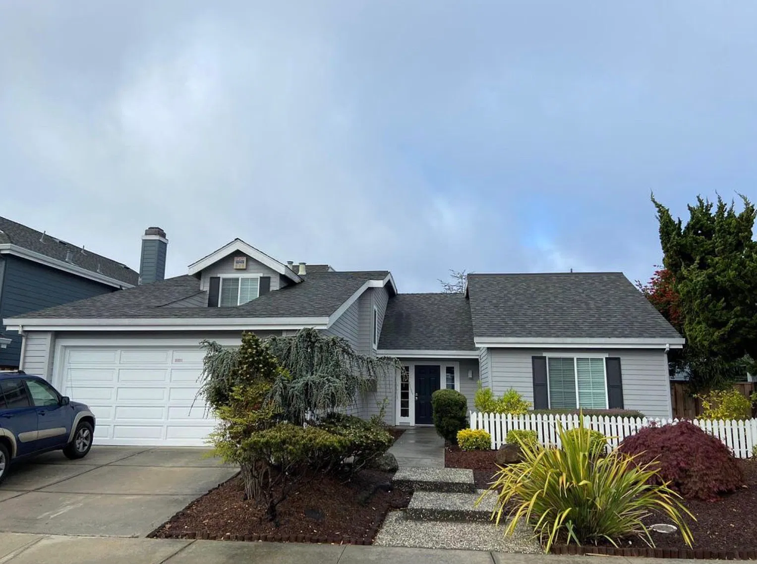 4 bed, 2200 sqft, $7,800 — Photo 1