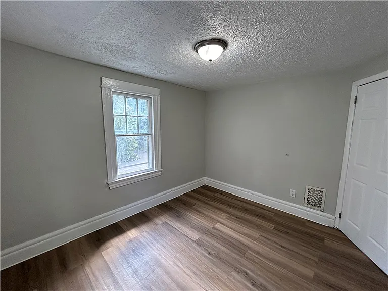 42 Villa St #UPPER — Photo 11
