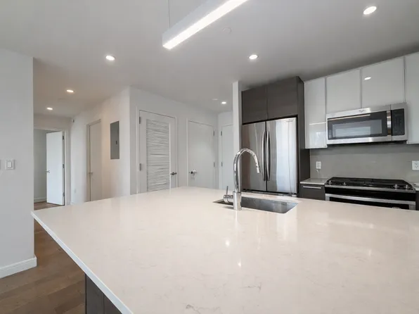 152-09 88th Avenue image 1 of 8