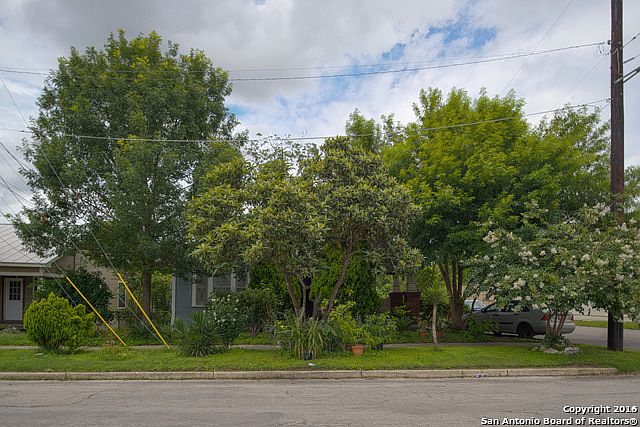 1st image of 823 E Josephine St