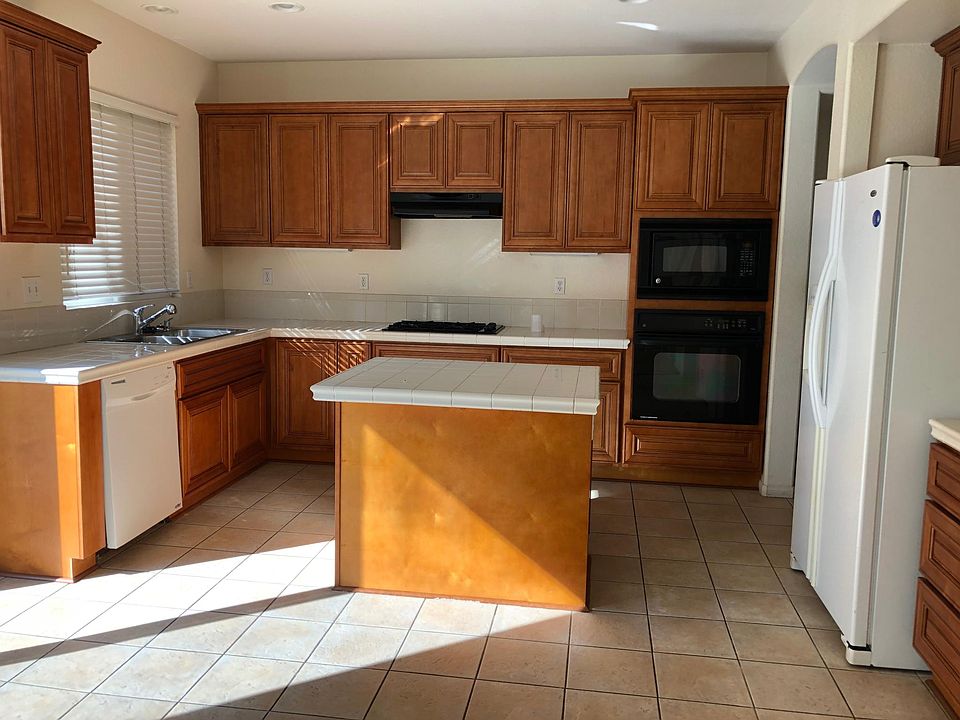 2nd image of 1270 Alondra Ave