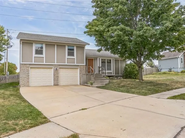 1012 N Hunter Dr, Olathe, KS 66061