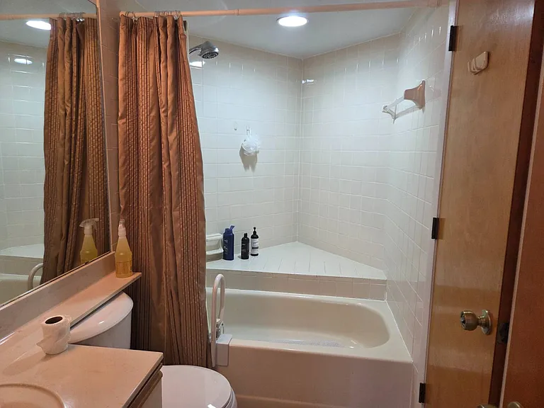 4915 Casablanca Cir #H-22 — Photo 11