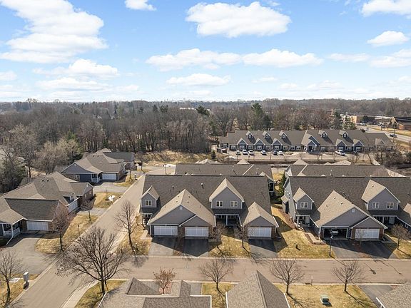5th image of 204 Manitoba Ln
