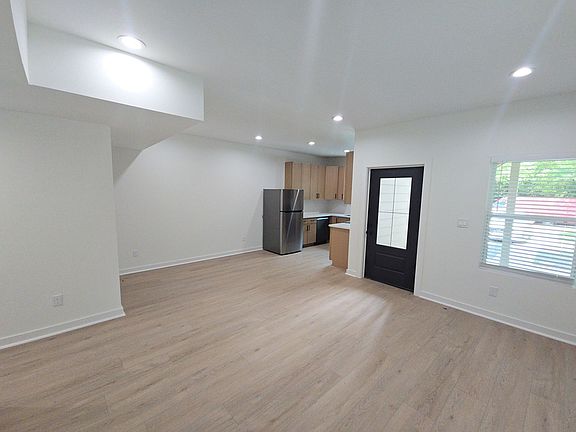 3rd image of 8101 Venus St #B
