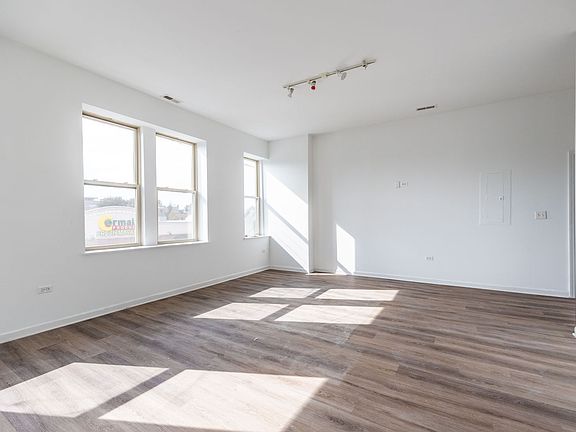 5th image of 2700 W North Ave #206