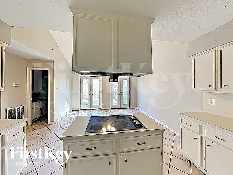 11936 Lakewood West Dr — Photo 5