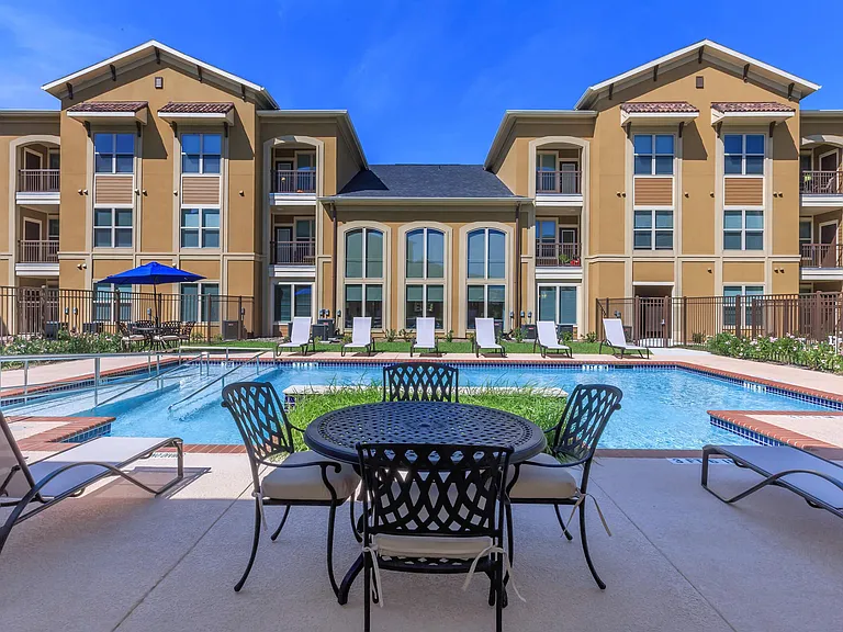 Midway Villas Apartments — Photo 5