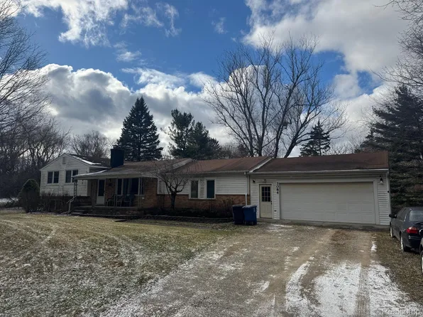 3084 Charing Cross Rd, Ann Arbor, MI 48108