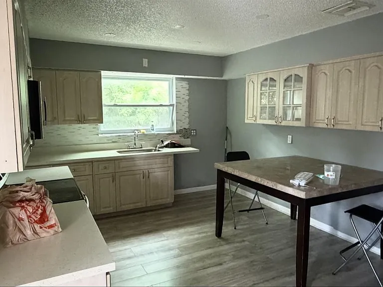 800 SE 18th St #1-4 — Photo 2
