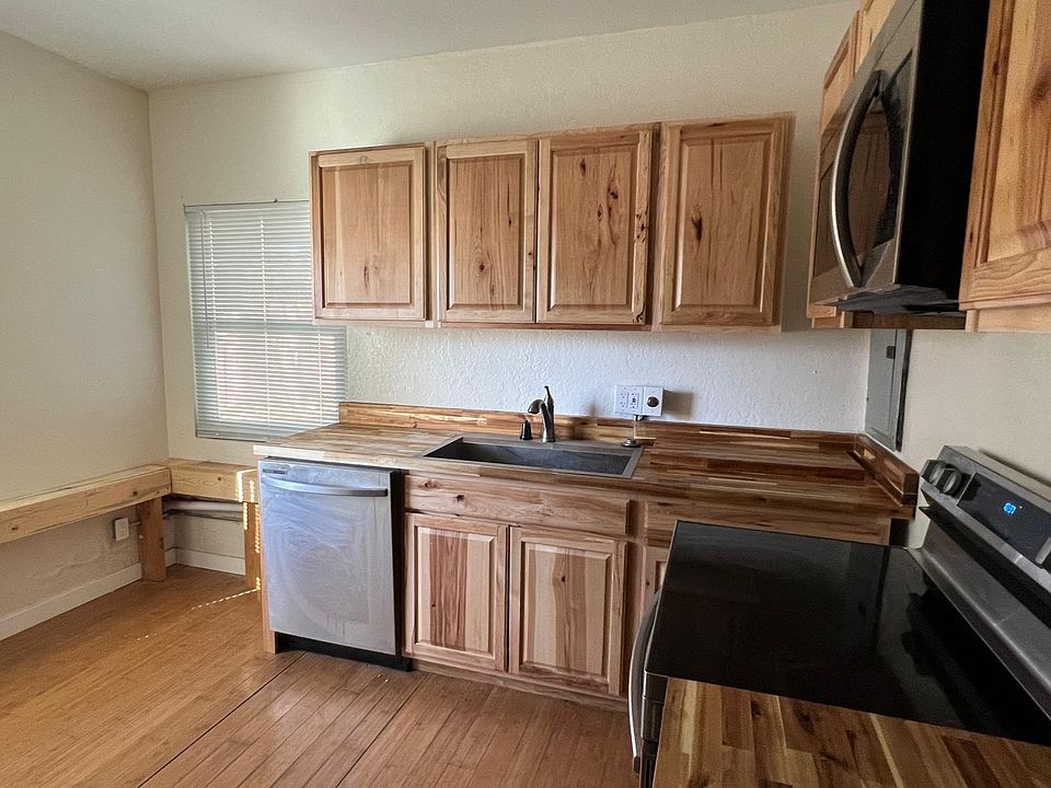 Kitchen with dishwasher