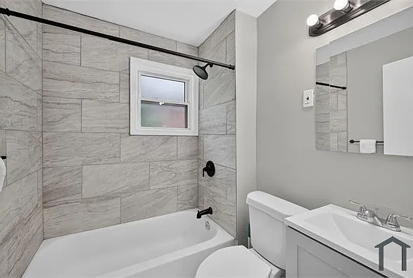 5 bed, 2100 sqft, $2,300 — Photo 4