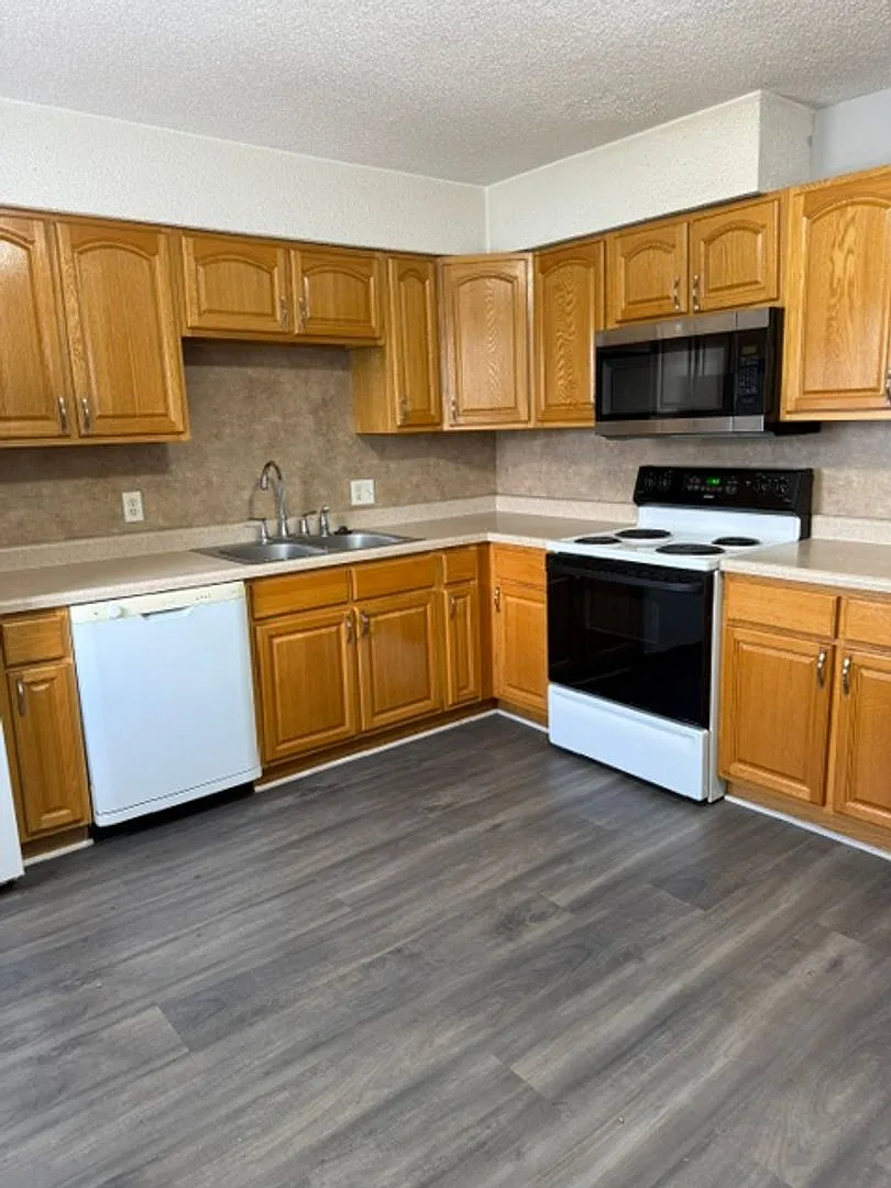 405 S Main — Photo 1