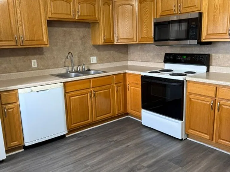 405 S Main St — Photo 1