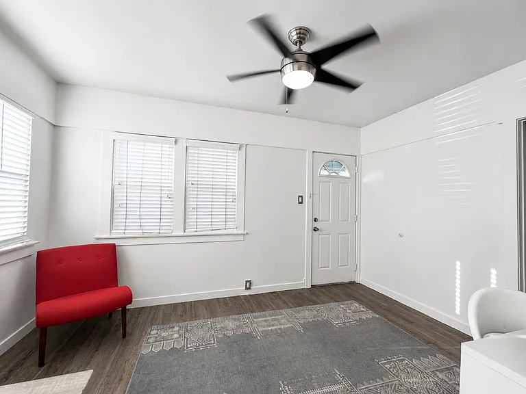 1706 Sherman Pl — Photo 2