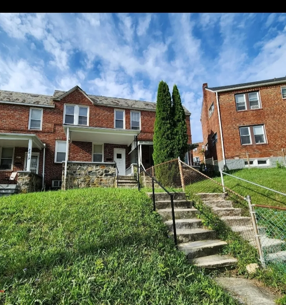 2521 W Cold Spring Ln — Photo 1
