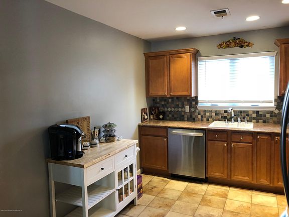 5th image of 15 Brighton St