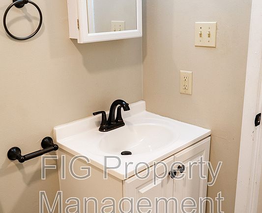 3rd image of 127 Hillcrest Dr NE #19