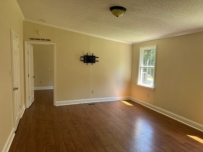 517 Augusta Street Ext — Photo 9