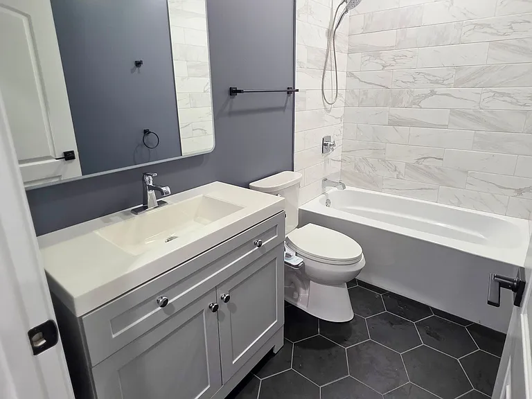 6126 S Eberhart Ave #G — Photo 7